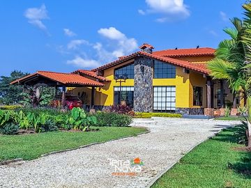 Finca en unidad cerrada con hermosa vista panorámica El Peñol