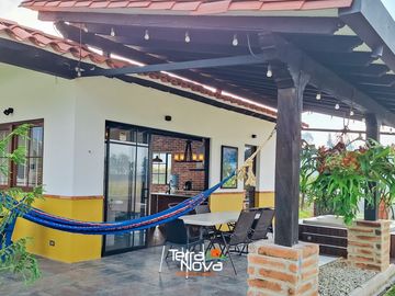Finca en unidad cerrada con hermosa vista panorámica El Peñol
