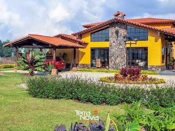 Finca en unidad cerrada con hermosa vista panorámica El Peñol