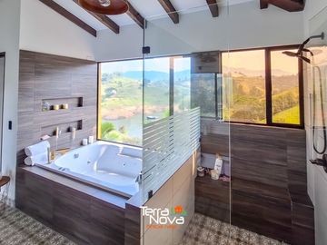 Finca en unidad cerrada con hermosa vista panorámica El Peñol