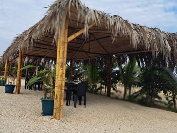 VILLAMIL PLAYAS FINCAS COLINAS DEL PACIFICO VENDO HOSTAL EN FUNCIONAMIENTO