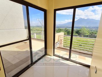 Accessible 4Bedroom House and Lot near Star Toll Tanauan Exit