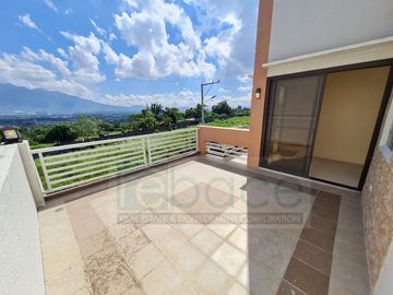 Accessible 4Bedroom House and Lot near Star Toll Tanauan Exit