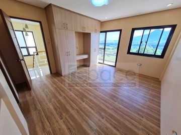 Accessible 4Bedroom House and Lot near Star Toll Tanauan Exit