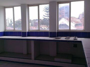 VENDO EDIFICIO De 1000 M2 Barrio Chapinero para hotel u oficinas