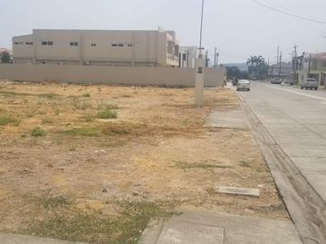 Venta Casa por Estrenar 4 Dorm. Sector Samborondon