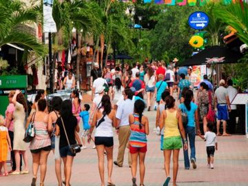 Departamento con club de playa, golf, alberca, en venta Playa del Carmen.