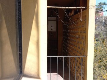 SE VENDE DEPTO. ANTIGUO PARA REMODELACION, 3 DORMI,2 BAÑOS, TERRAZA, LOGIA $105.000.000