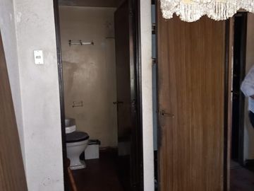 SE VENDE DEPTO. ANTIGUO PARA REMODELACION, 3 DORMI,2 BAÑOS, TERRAZA, LOGIA $105.000.000