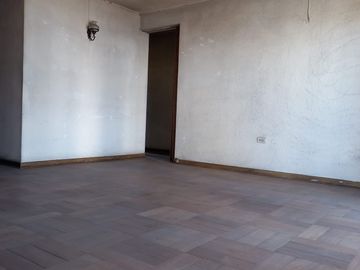 SE VENDE DEPTO. ANTIGUO PARA REMODELACION, 3 DORMI,2 BAÑOS, TERRAZA, LOGIA $105.000.000