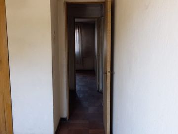 SE VENDE DEPTO. ANTIGUO PARA REMODELACION, 3 DORMI,2 BAÑOS, TERRAZA, LOGIA $105.000.000
