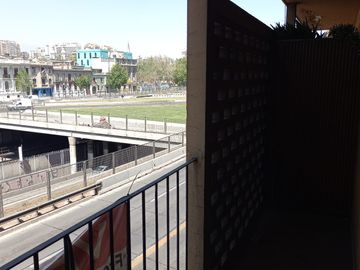 SE VENDE DEPTO. ANTIGUO PARA REMODELACION, 3 DORMI,2 BAÑOS, TERRAZA, LOGIA $105.000.000