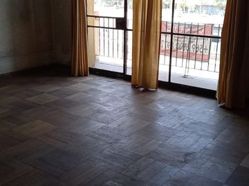 SE VENDE DEPTO. ANTIGUO PARA REMODELACION, 3 DORMI,2 BAÑOS, TERRAZA, LOGIA $105.000.000