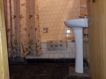 SE VENDE DEPTO. ANTIGUO PARA REMODELACION, 3 DORMI,2 BAÑOS, TERRAZA, LOGIA $105.000.000