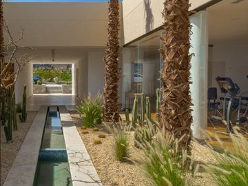 Condominio con vista al mar, alberca infinity zona de grill, gimnasio y spa, venta Cabo San Lucas.