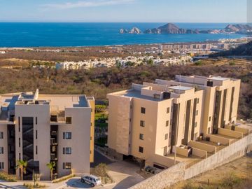 Condominio con vista al mar, alberca infinity zona de grill, gimnasio y spa, venta Cabo San Lucas.