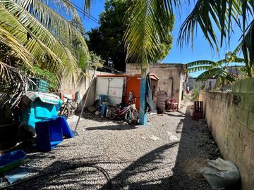 Terreno en venta con construcción en Chichi Suarez en Mérida Yucatán