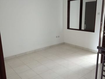 DIJUA RUMAH MINIMALIS 2 LANTAI TERAWAT @ AREA SARIJADI BANDUNG UTARA