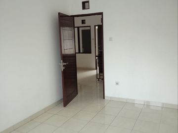DIJUA RUMAH MINIMALIS 2 LANTAI TERAWAT @ AREA SARIJADI BANDUNG UTARA