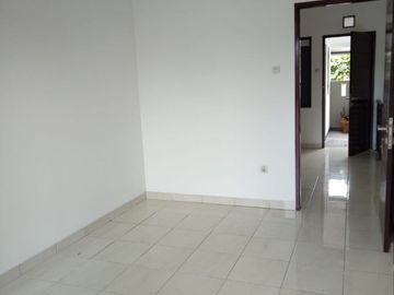 DIJUA RUMAH MINIMALIS 2 LANTAI TERAWAT @ AREA SARIJADI BANDUNG UTARA