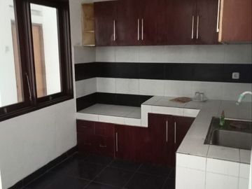 DIJUA RUMAH MINIMALIS 2 LANTAI TERAWAT @ AREA SARIJADI BANDUNG UTARA