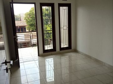 DIJUA RUMAH MINIMALIS 2 LANTAI TERAWAT @ AREA SARIJADI BANDUNG UTARA