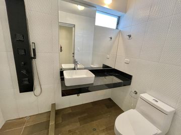 Venta de Departamento de 188m2 con terraza  y jardín en Gardenias – Surco
