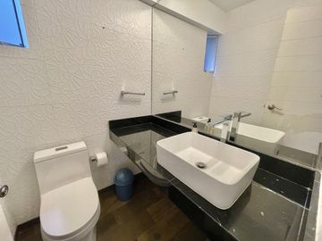 Venta de Departamento de 188m2 con terraza  y jardín en Gardenias – Surco