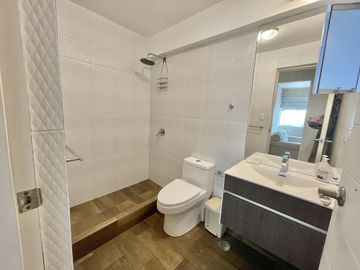 Venta de Departamento de 188m2 con terraza  y jardín en Gardenias – Surco