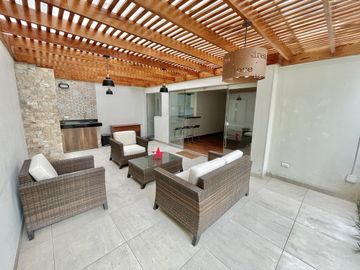 Venta de Departamento de 188m2 con terraza  y jardín en Gardenias – Surco