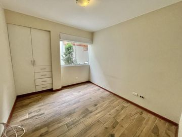Venta de Departamento de 188m2 con terraza  y jardín en Gardenias – Surco