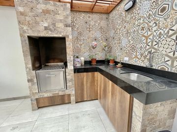 Venta de Departamento de 188m2 con terraza  y jardín en Gardenias – Surco