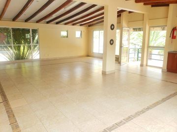 VENTA AMPLIA CASA CONJUNTO PRIVADO SECTOR POMASQUI