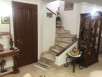 VENTA AMPLIA CASA CONJUNTO PRIVADO SECTOR POMASQUI