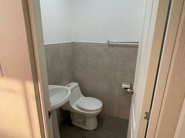 SE VENDE DEPARTAMENTO DUPLEX EN CONDOMINIO DE SURCO, ZONA LOS CASTILLOS 🏬