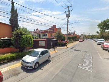 CASA EN VENTA EN PASEO DE LOS AHUEHUETES, VALLE DE TENAYO, TLALNEPANTLA DE BAZ, ESTADO DE MEXICO.