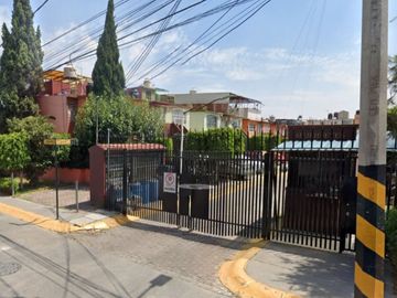 CASA EN VENTA EN PASEO DE LOS AHUEHUETES, VALLE DE TENAYO, TLALNEPANTLA DE BAZ, ESTADO DE MEXICO.