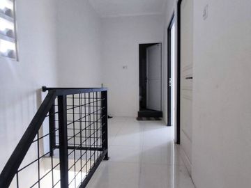 Rumah Baru 2 Lantai Luas 88 di Sulfat Utara Blimbing Malang
