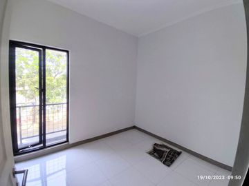 Rumah Baru 2 Lantai Luas 88 di Sulfat Utara Blimbing Malang
