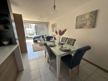 Venta de Casa con Alberca en Emiliano Zapata