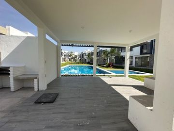 Venta de Casa con Alberca en Emiliano Zapata