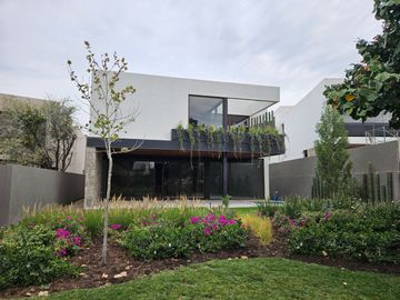 Venta casa en Altozano con acabados premium