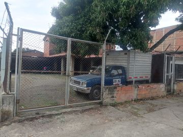 Venta casa Antonio Nariño Cali Valle con renta de 22 parqueaderos