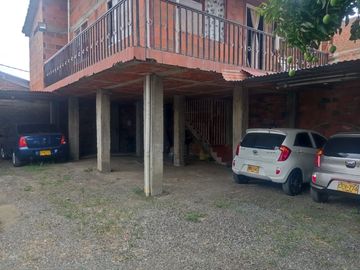Venta casa Antonio Nariño Cali Valle con renta de 22 parqueaderos
