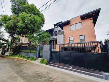 Modern Elegant House with big Lot with over looking views in filinvest 2 Batasan QC