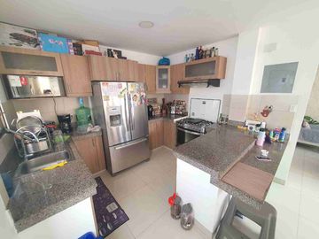 Venta de Linda Casa de OPORTUNIDAD, en Urb.  Ciudad del Valle, Vía a Salitre