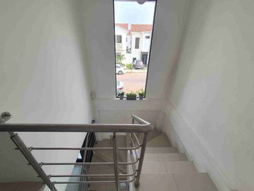 Venta de Linda Casa de OPORTUNIDAD, en Urb.  Ciudad del Valle, Vía a Salitre