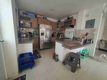 Venta de Linda Casa de OPORTUNIDAD, en Urb.  Ciudad del Valle, Vía a Salitre