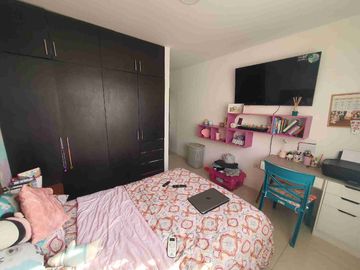 Venta de Linda Casa de OPORTUNIDAD, en Urb.  Ciudad del Valle, Vía a Salitre