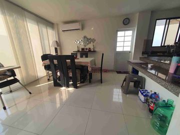 Venta de Linda Casa de OPORTUNIDAD, en Urb.  Ciudad del Valle, Vía a Salitre